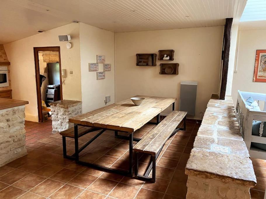 Uniquely Private Holiday Villa In The Charente Puyreaux Luaran gambar